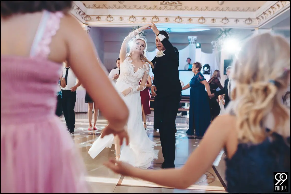 wesele w bystrej, ogród pełen lawendy klimontów, plener o zachodzie słońca