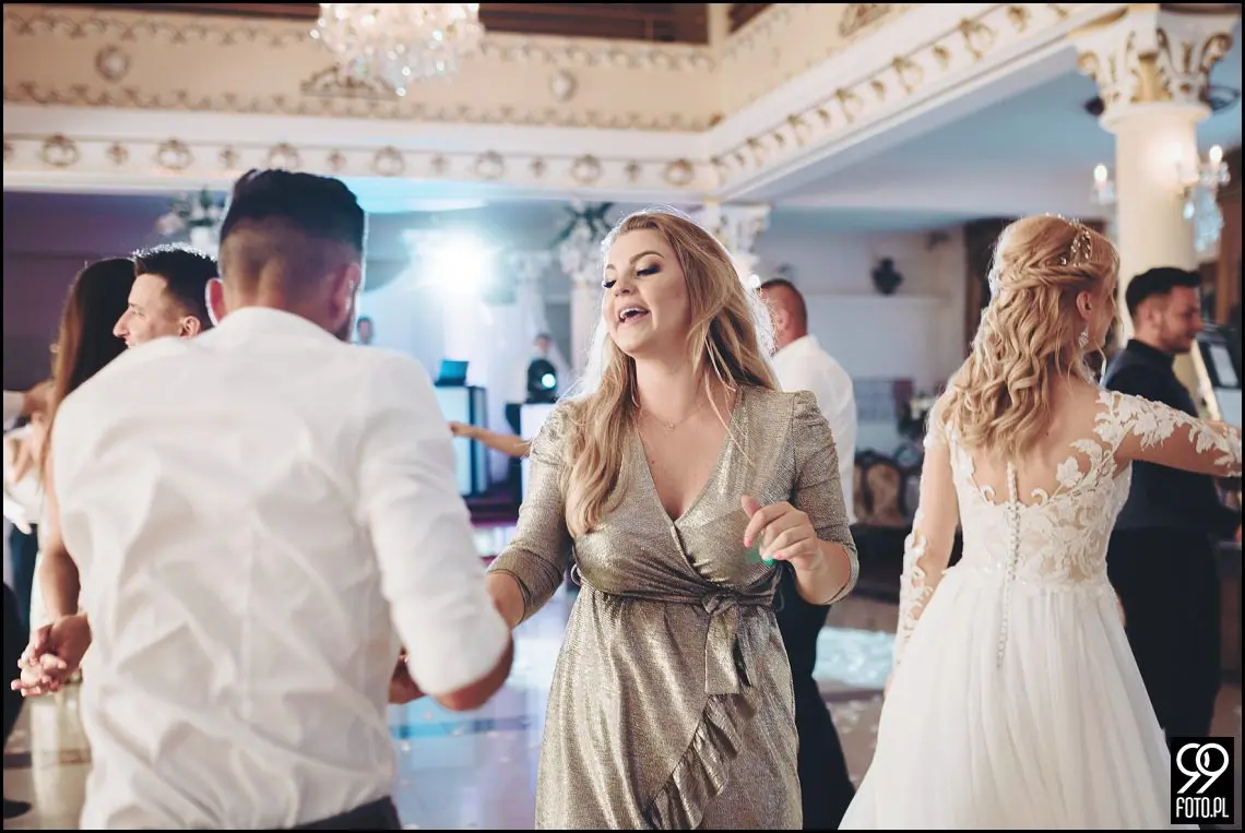 wesele w bystrej, ogród pełen lawendy klimontów, plener o zachodzie słońca