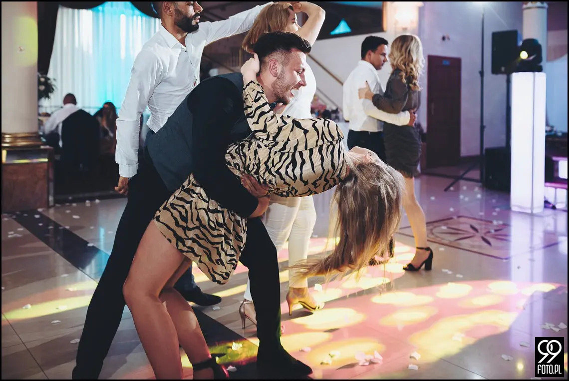 wesele w bystrej, ogród pełen lawendy klimontów, plener o zachodzie słońca