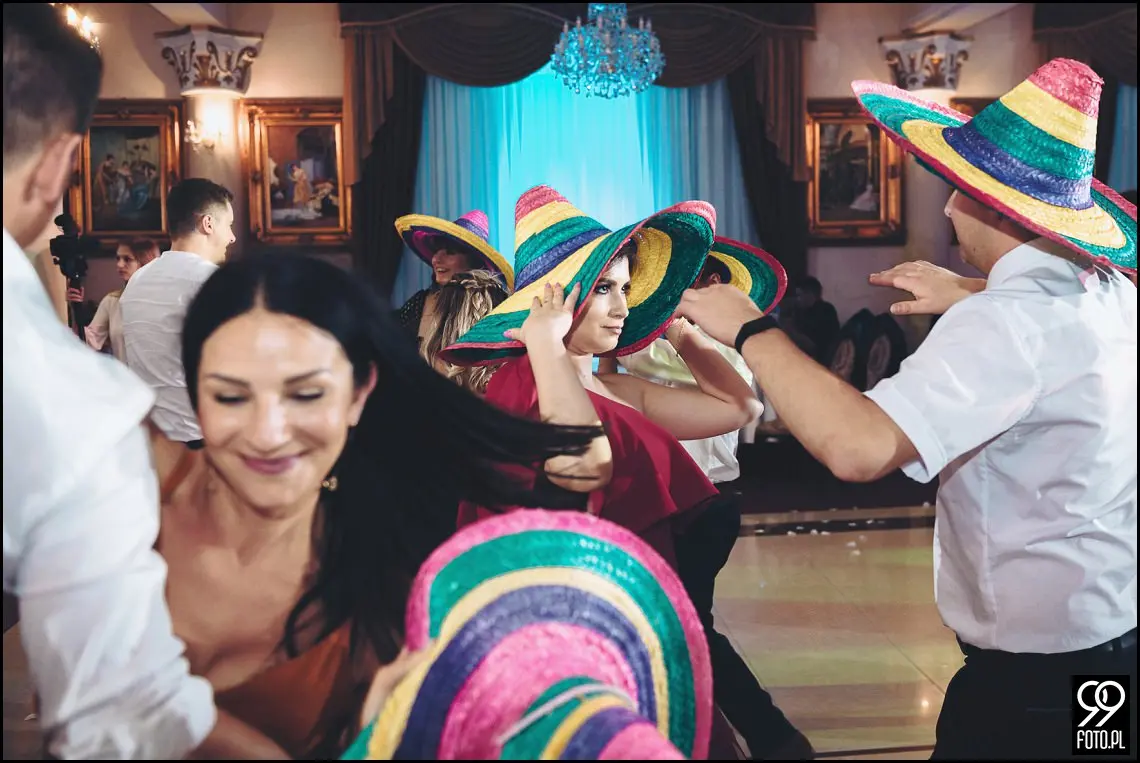 wesele w bystrej, ogród pełen lawendy klimontów, plener o zachodzie słońca