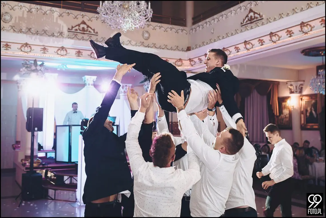 wesele w bystrej, ogród pełen lawendy klimontów, plener o zachodzie słońca