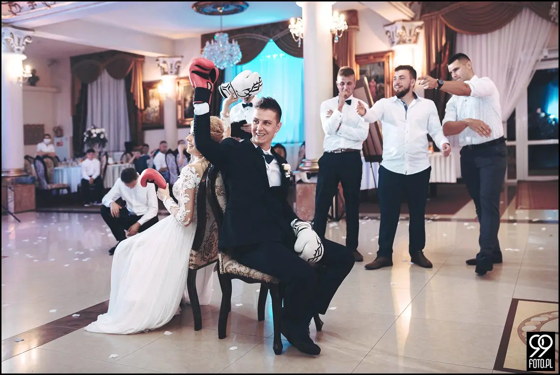 wesele w bystrej, ogród pełen lawendy klimontów, plener o zachodzie słońca