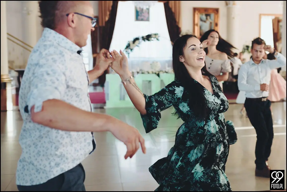 wesele w bystrej, ogród pełen lawendy klimontów, plener o zachodzie słońca