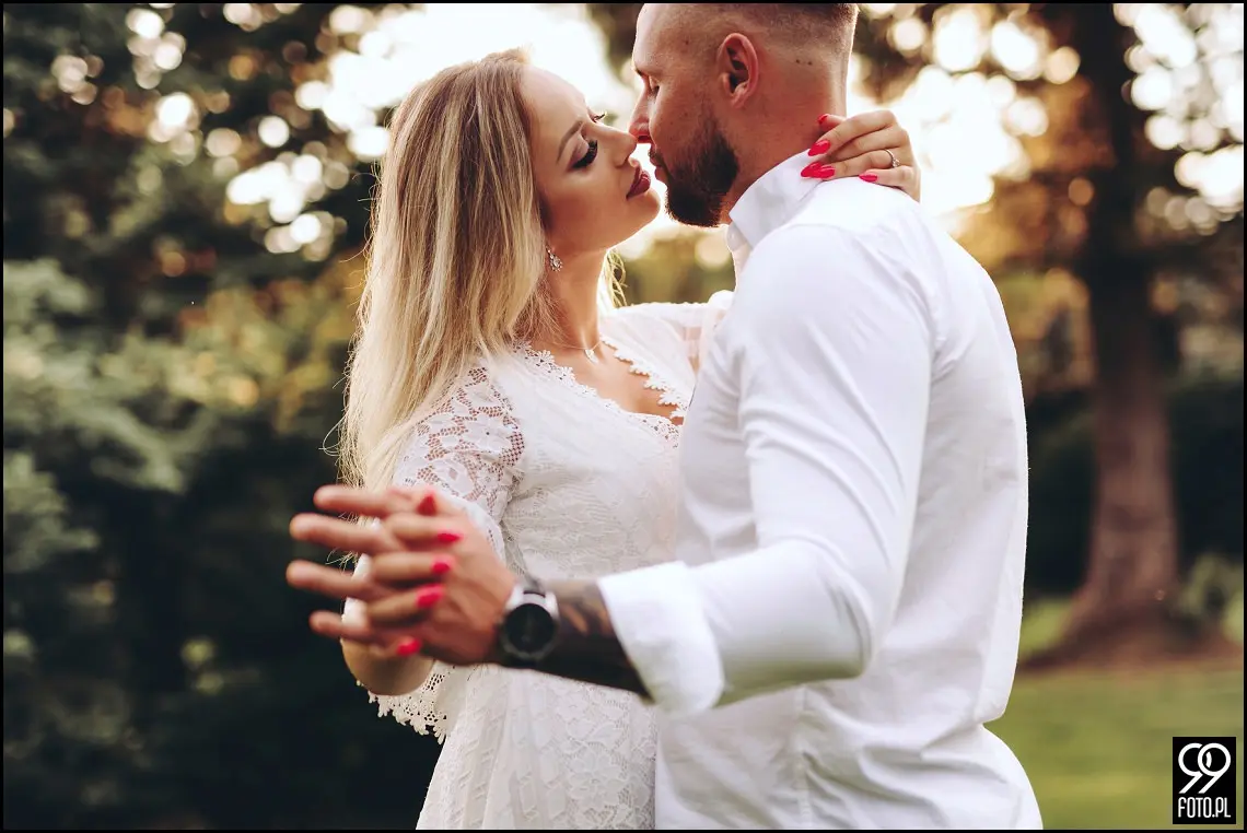 sesja narzeczeńska w Brzoskwinia Ogród, wesele w plenerze, ślubna sesja zdjęciowa jesienią